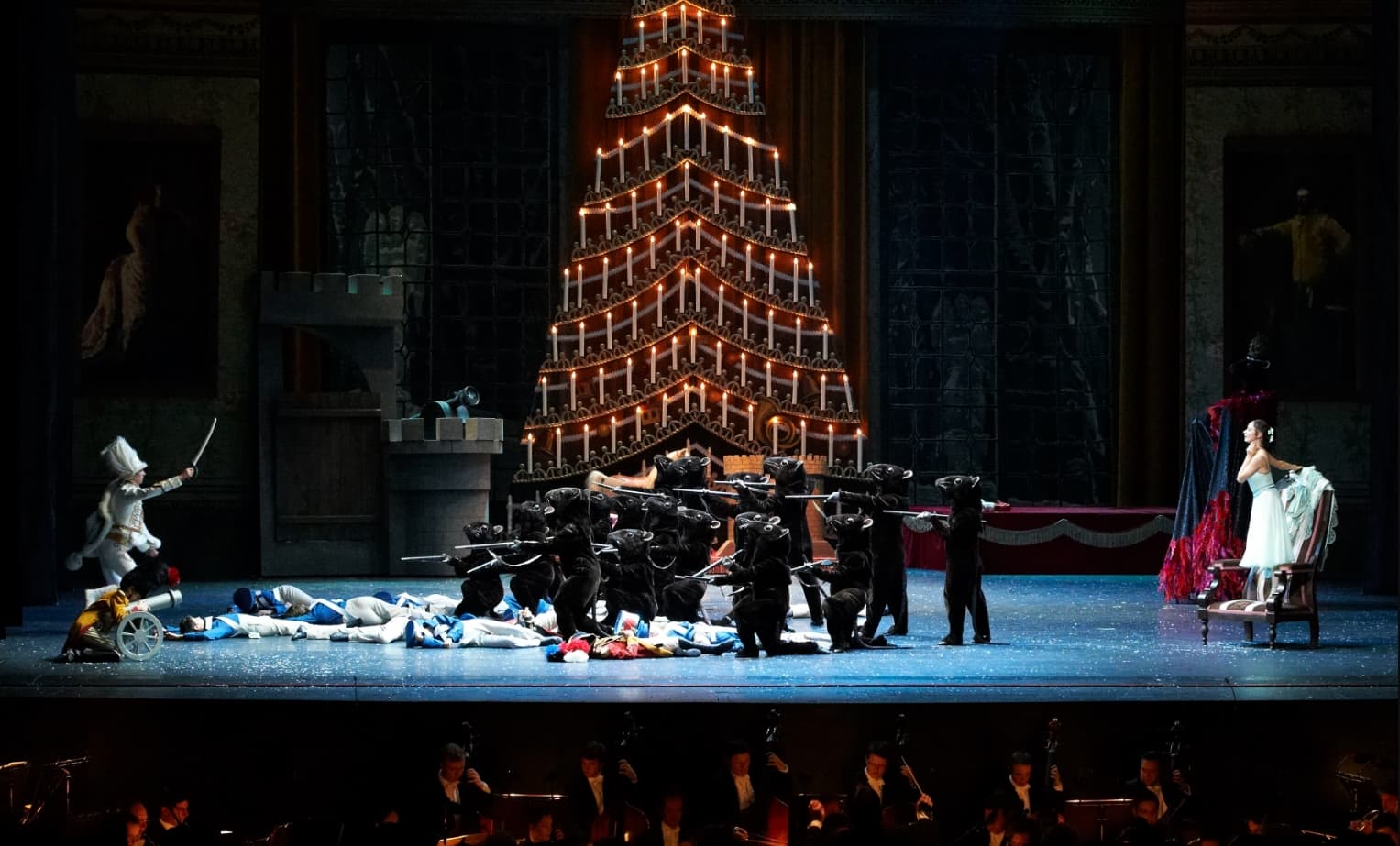 TheatreHD: Нуреев: Щелкунчик (RU SUB)